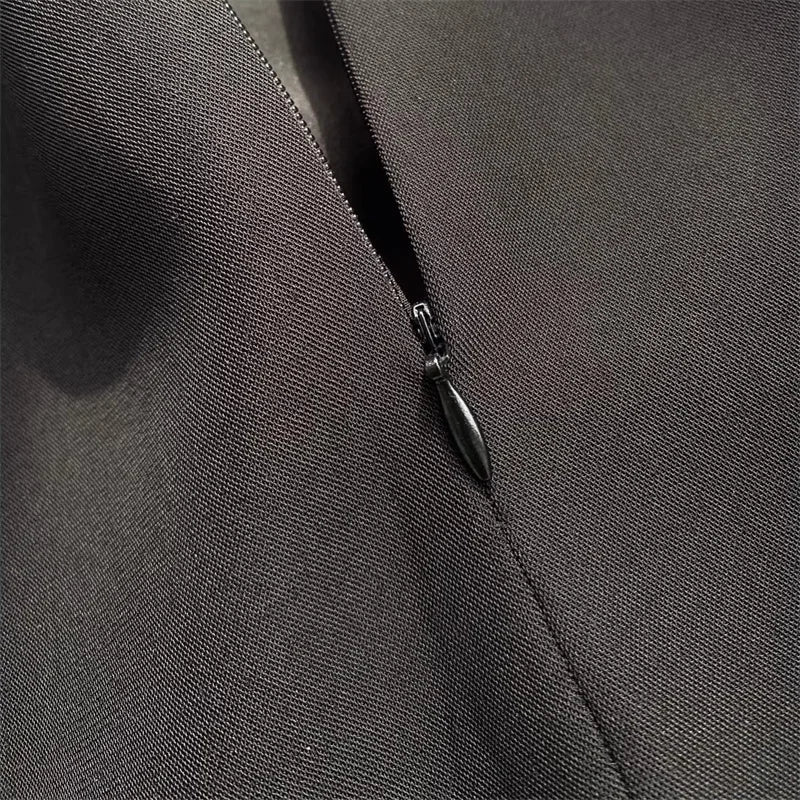 Vestido Longo Bordado e Gola Elegante