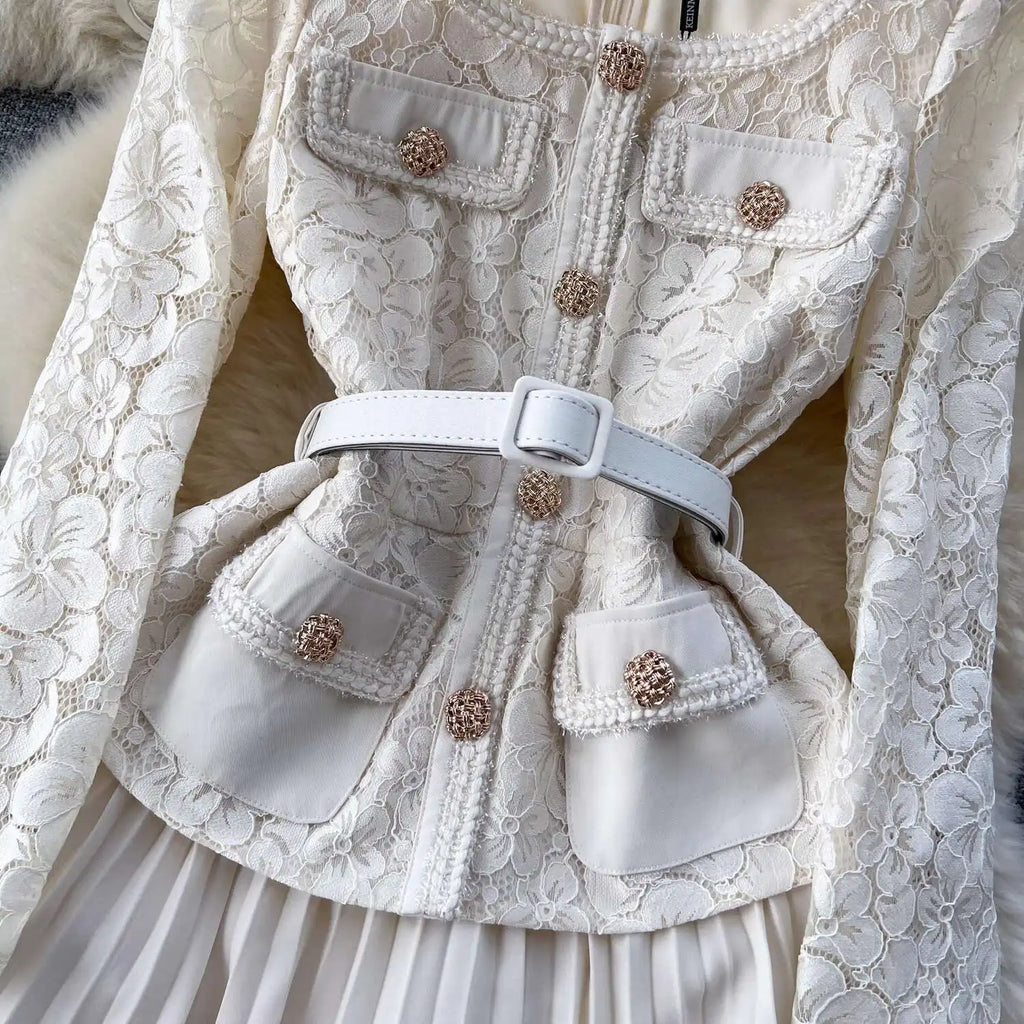 Beatriz | Vestido Longo em Renda com Gola Quadrada e Saia Franzida