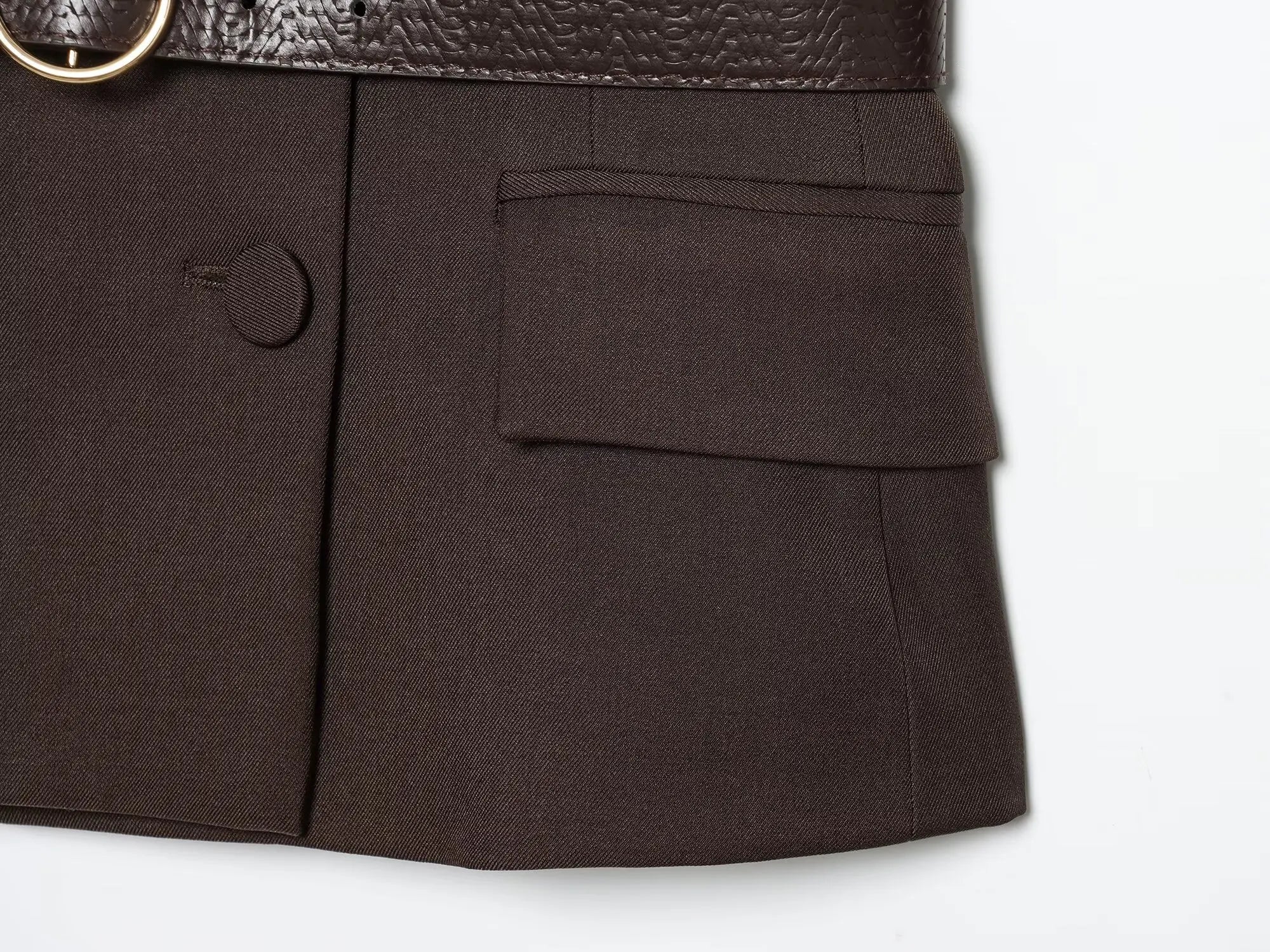 Conjunto Contemporâneo Sem Mangas com Cinto e Calça de Alfaiataria