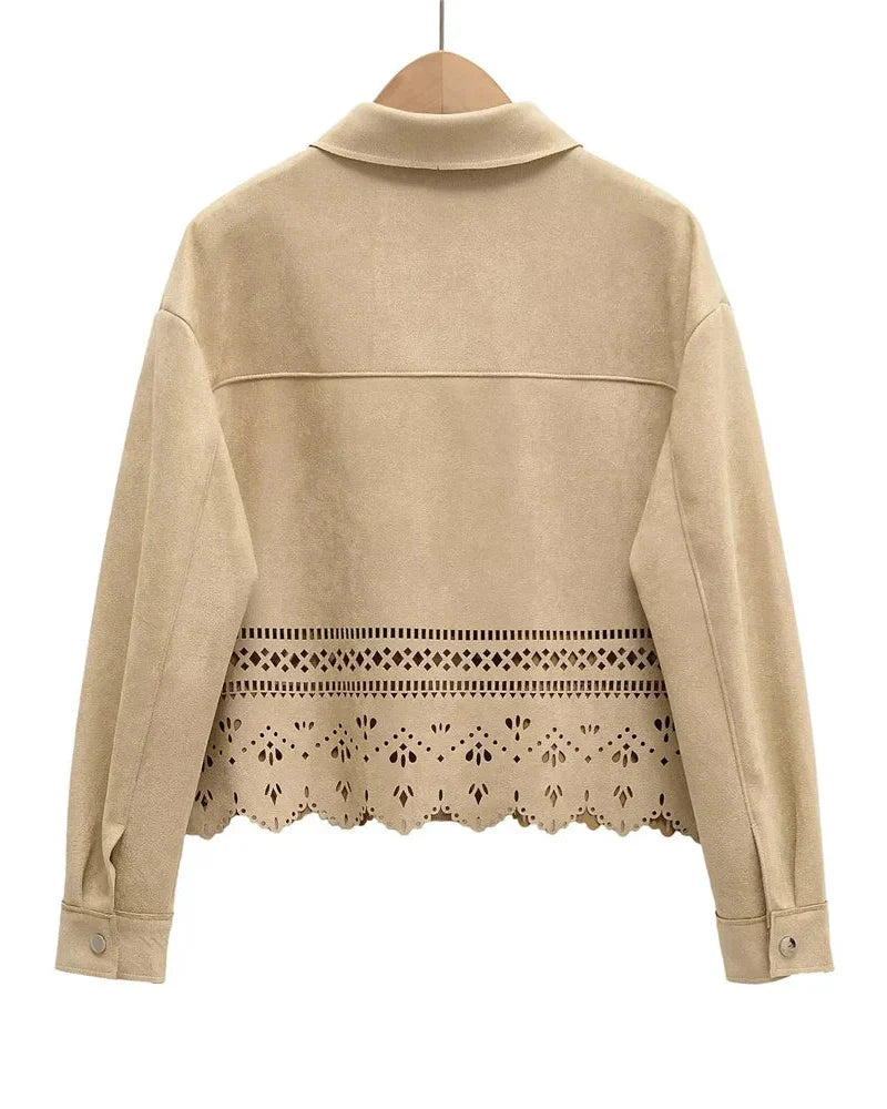 Dandara | Casaco Cropped Bege com Detalhes Vazados e Design Autoral