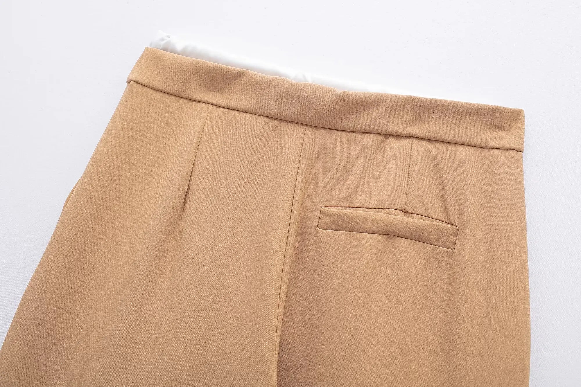 Calça Pantalona: Conforto e Sofisticação em Tecido Leve