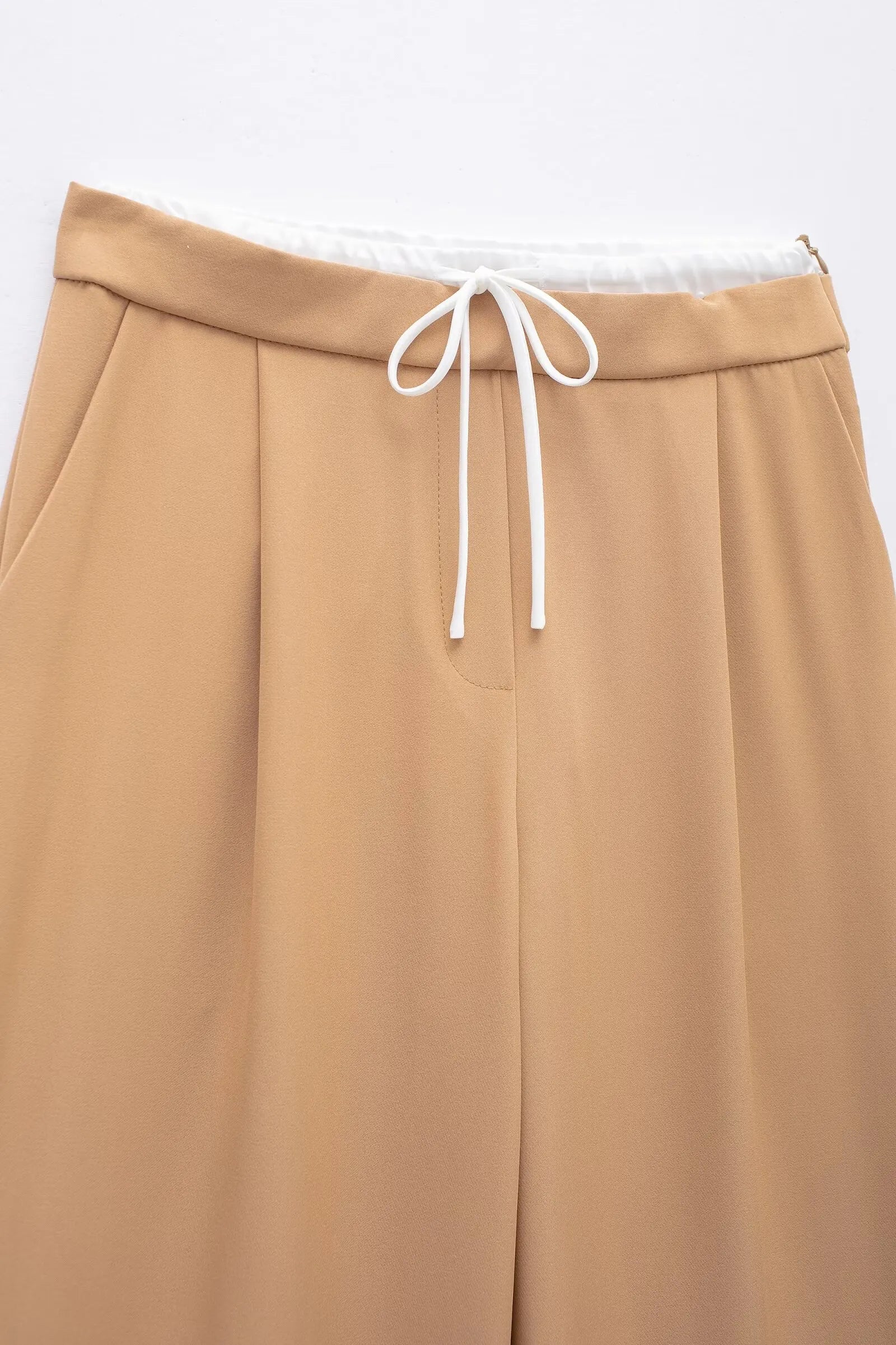Calça Pantalona: Conforto e Sofisticação em Tecido Leve