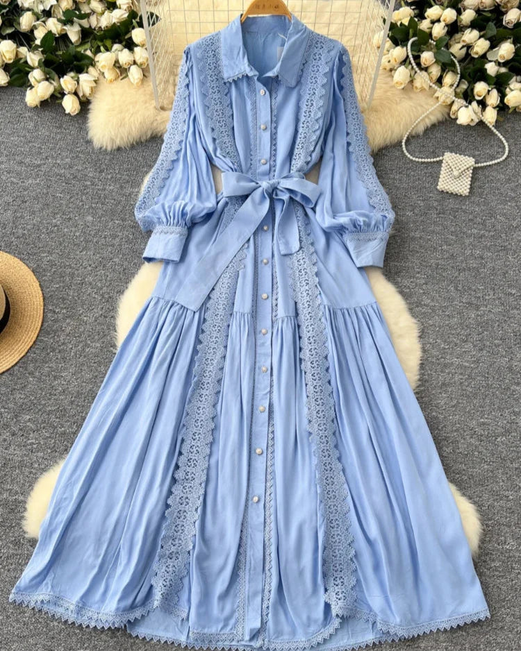 Mariana | Vestido Longo em Renda Patchwork com Botões e Cintura Ajustável