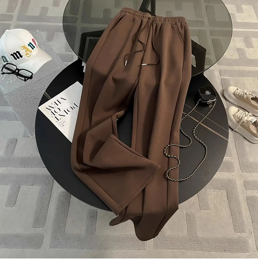 Conjunto Esportivo com Jaqueta Listrada e Calça Pantalona