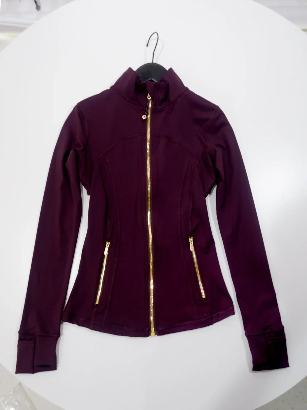 Conjunto Esportivo Feminino com Zíper Dourado e Calça Modeladora