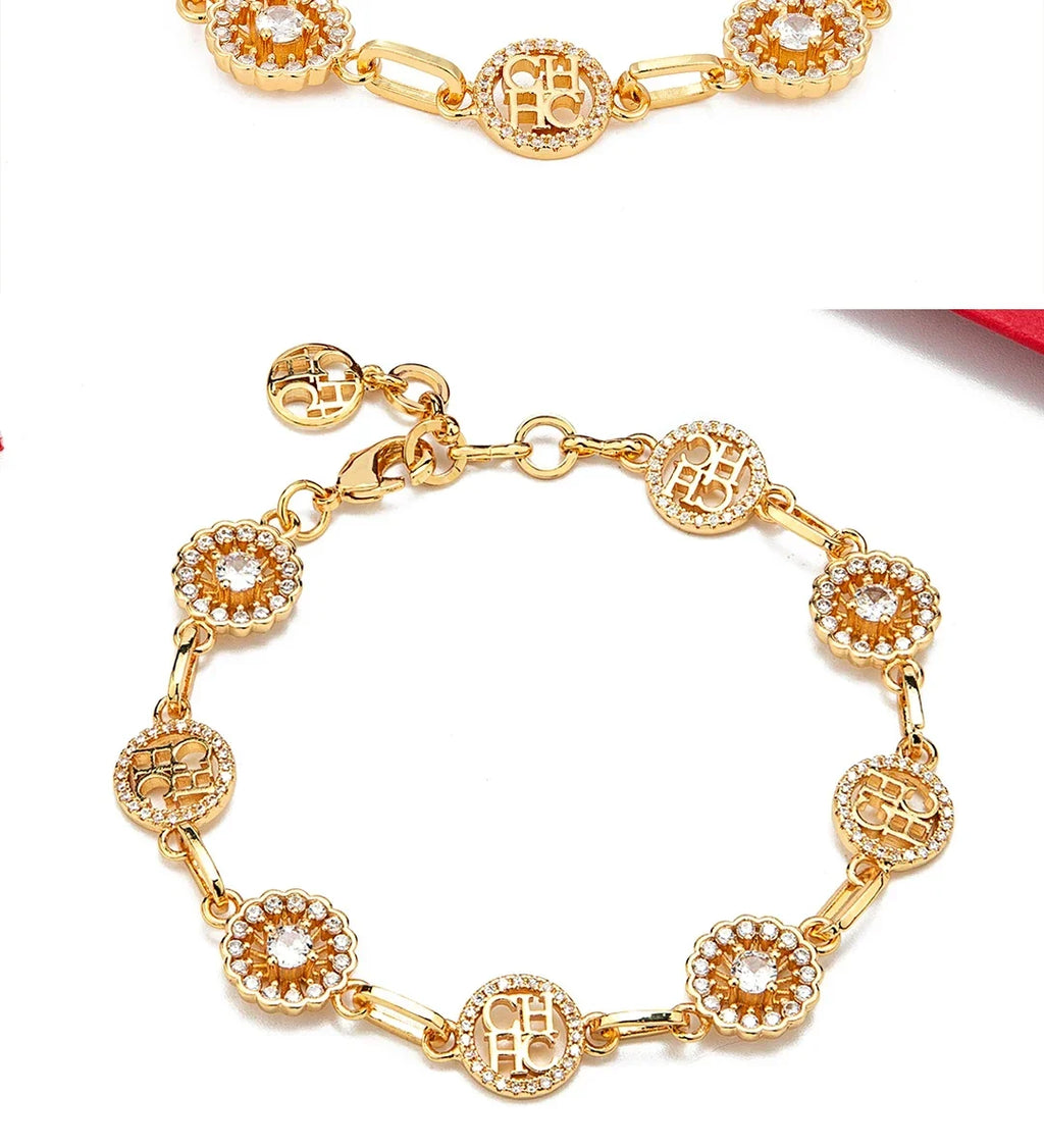 Pulseira CHCH Feminina de Luxo com Design em Letras e Pedrarias