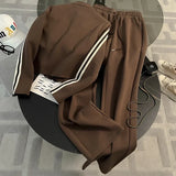 Conjunto Esportivo com Jaqueta Listrada e Calça Pantalona