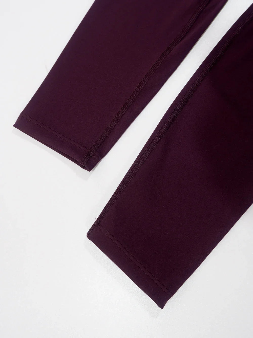 Conjunto Esportivo Feminino com Zíper Dourado e Calça Modeladora