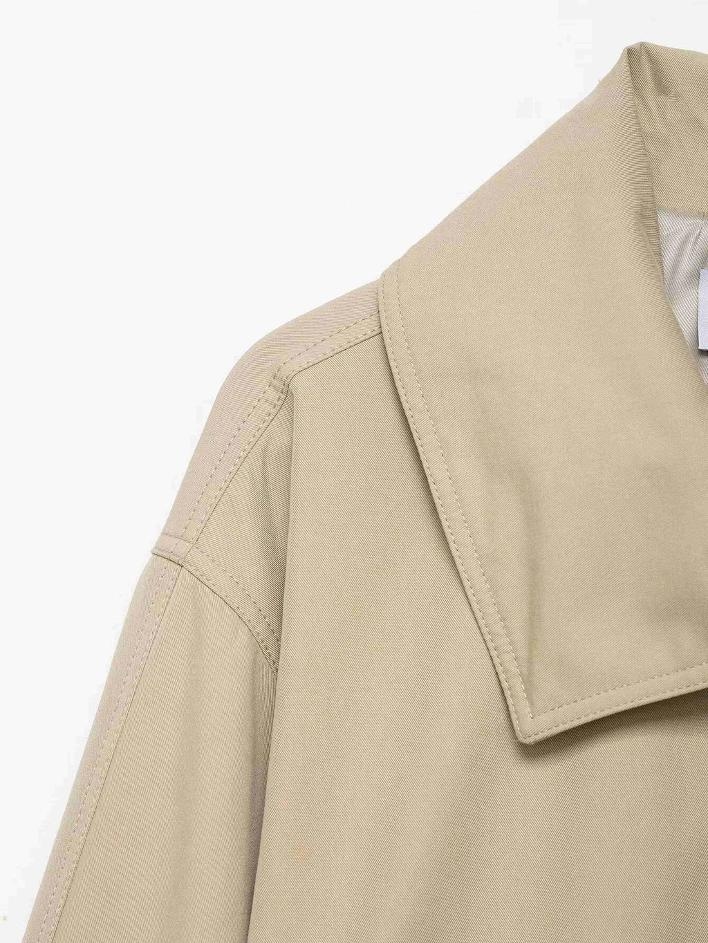 Conjunto Streetwear Elegante: Casaco Estruturado com Cinto e Shorts de Alfaiataria