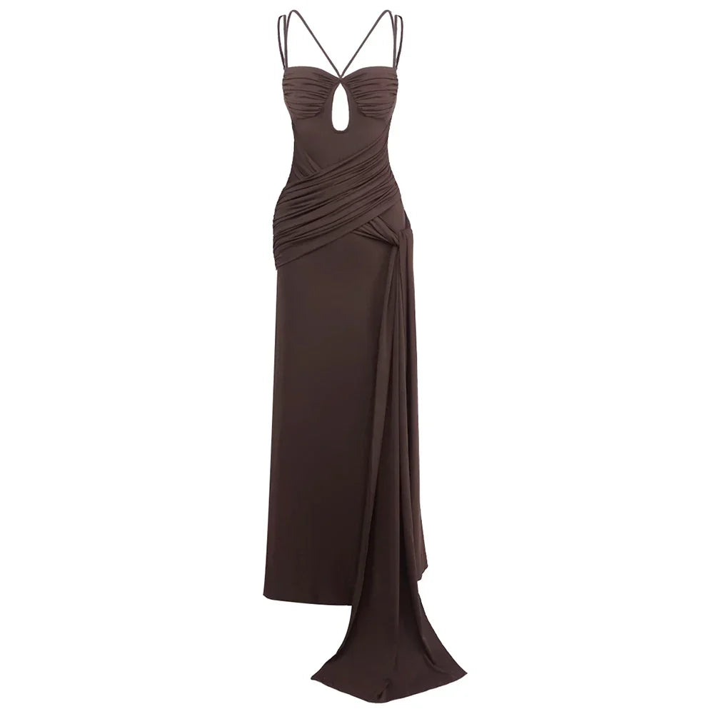 Vestido Longo Marrom com Fenda Alta e Recortes Elegantes – Modelo Drapeado
