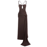 Vestido Longo Marrom com Fenda Alta e Recortes Elegantes – Modelo Drapeado