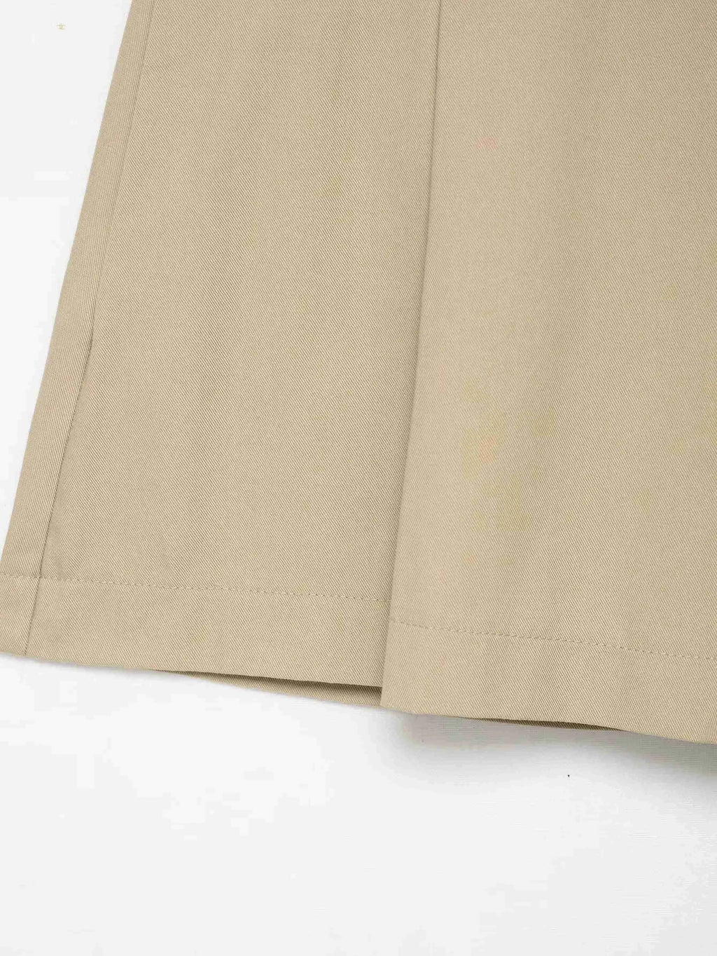 Conjunto Streetwear Elegante: Casaco Estruturado com Cinto e Shorts de Alfaiataria