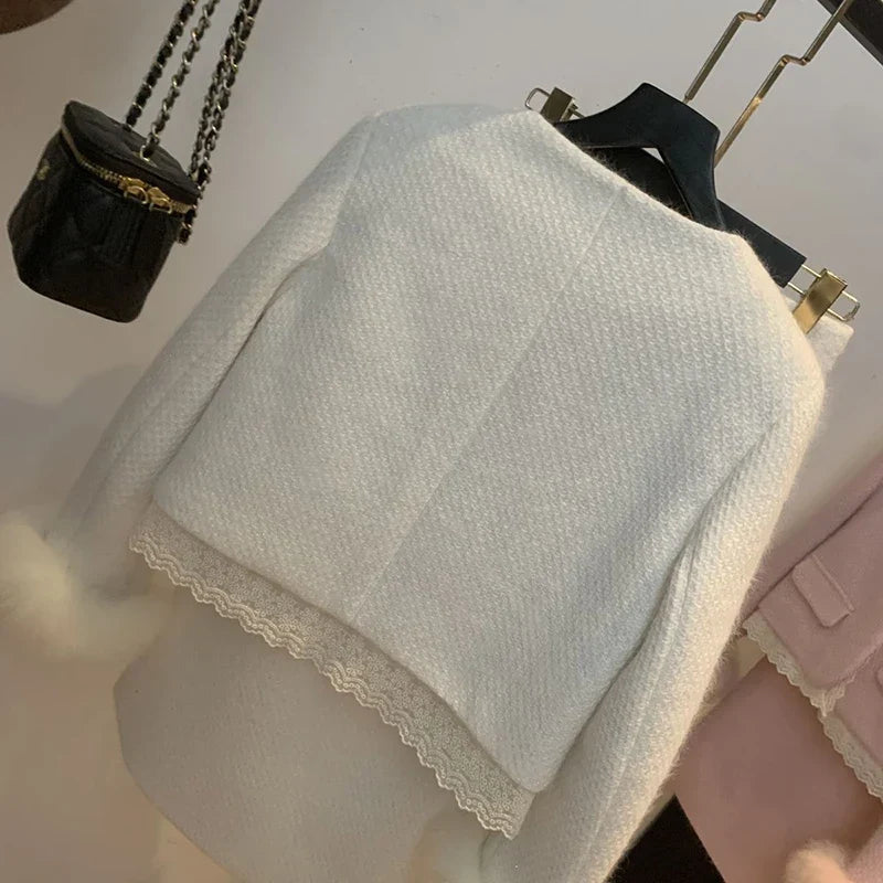 Conjunto Tweed Elegância Atemporal - Casaco Estruturado e Saia Cintura Alta