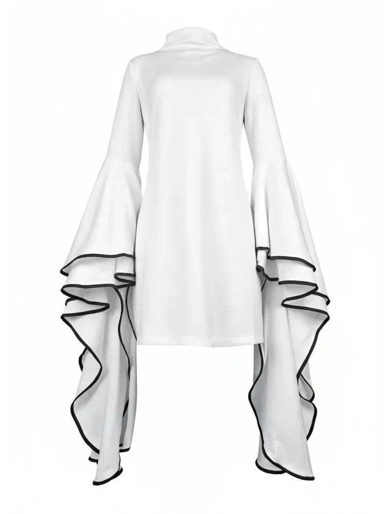 Tereza | Vestido Curto Branco em Alfaiataria com Manga Sino e Fita Preta