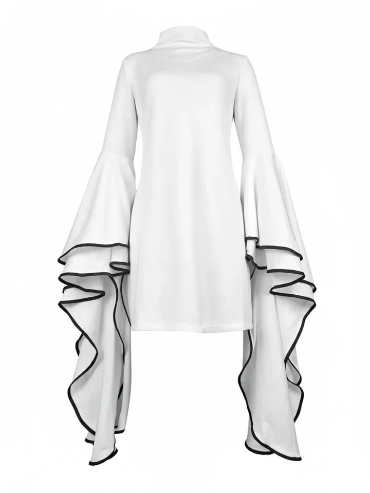 Tereza | Vestido Curto Branco em Alfaiataria com Manga Sino e Fita Preta