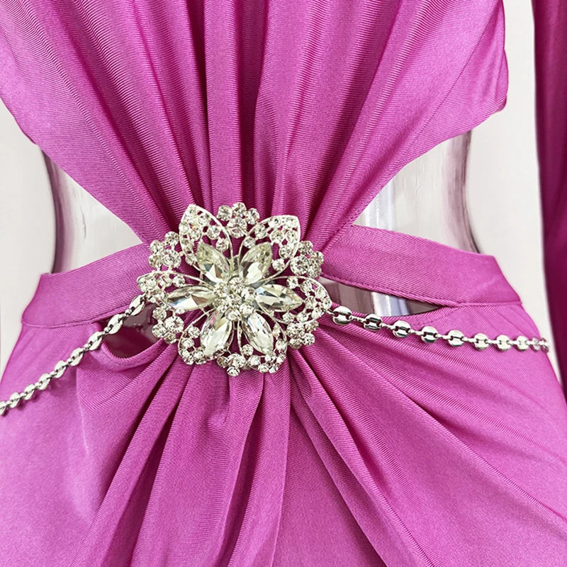 Vestido Longo Detalhes Vazados com Aplicação de Pedrarias e Brilhantes