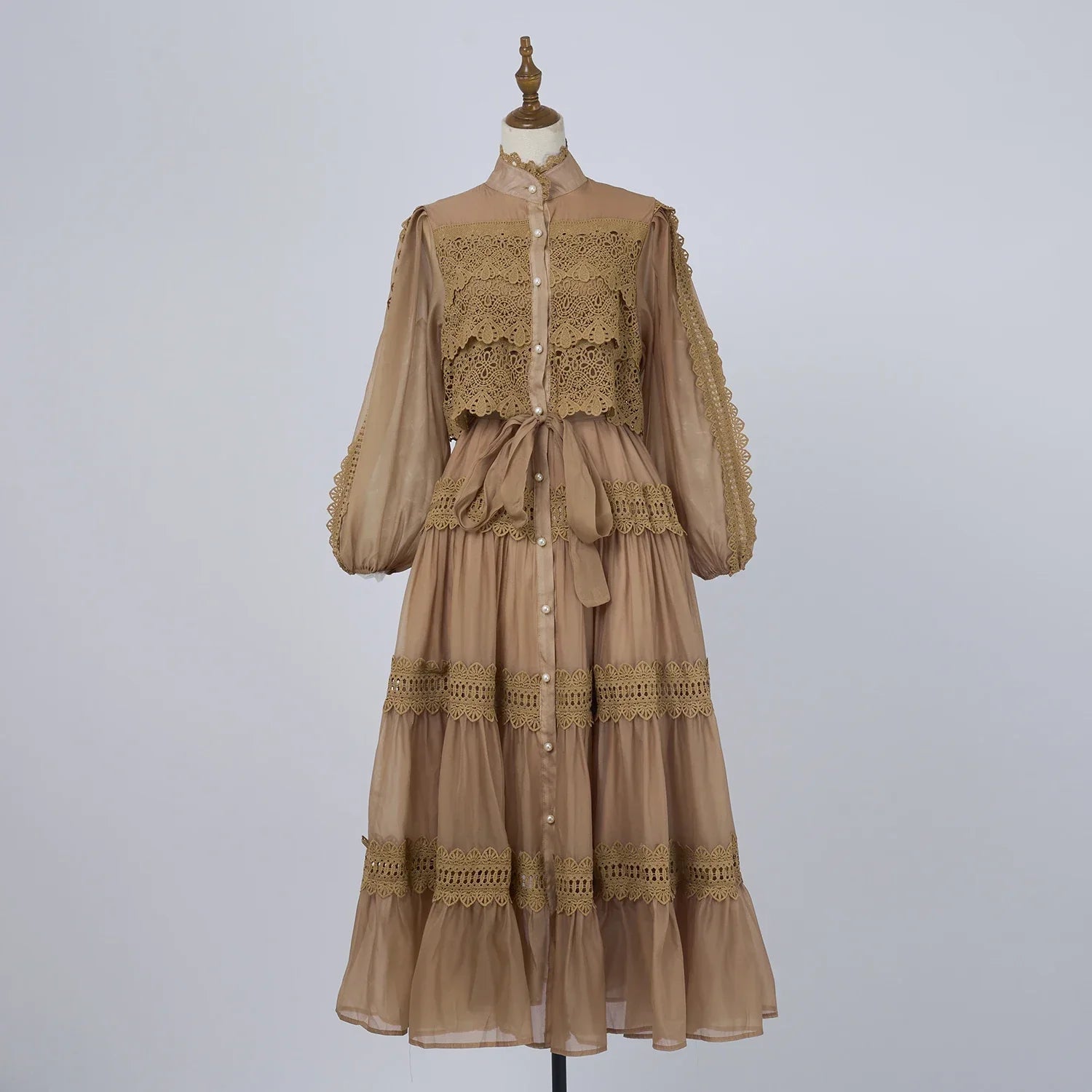 Valentina | Vestido Longo em Renda Artesanal com Aplicação de Pérolas