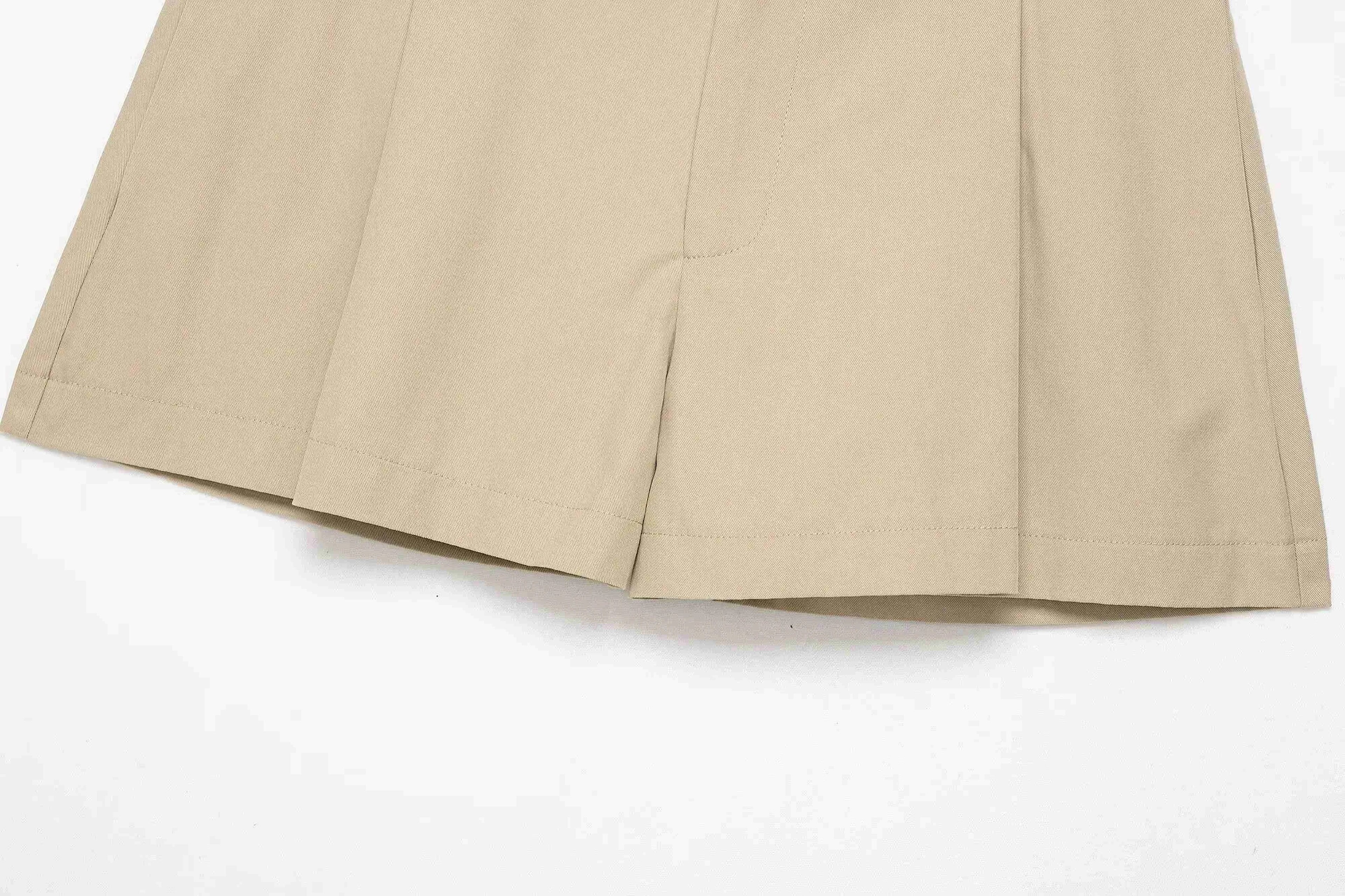 Conjunto Streetwear Elegante: Casaco Estruturado com Cinto e Shorts de Alfaiataria
