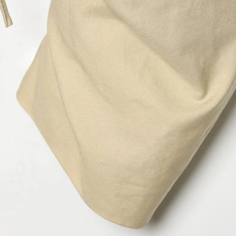 Jaqueta Estilo Bomber com Detalhes Plissados e Abotoamento Simples