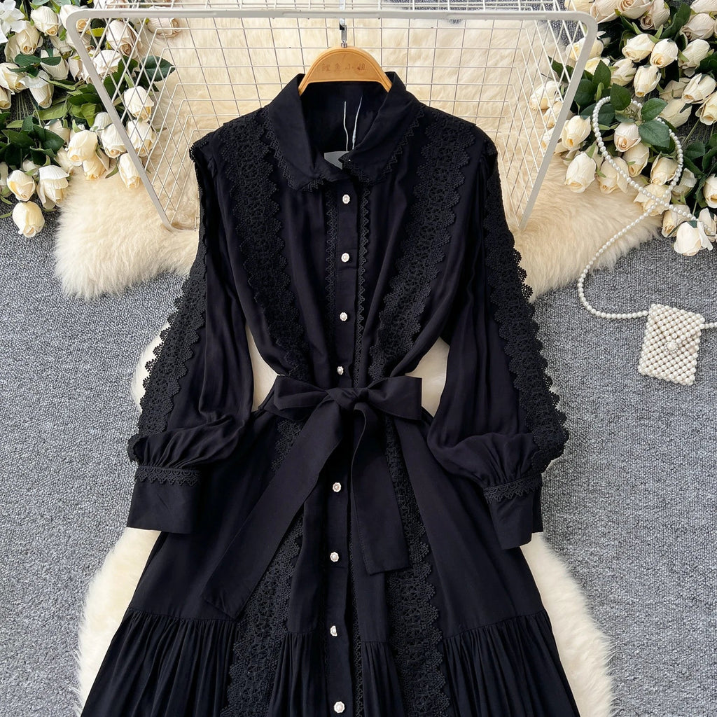 Mariana | Vestido Longo em Renda Patchwork com Botões e Cintura Ajustável