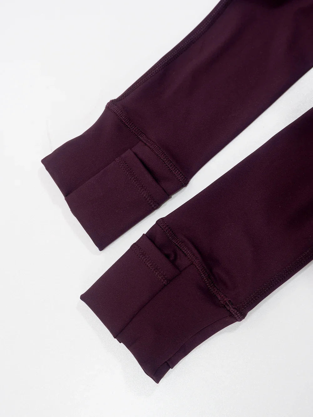 Conjunto Esportivo Feminino com Zíper Dourado e Calça Modeladora