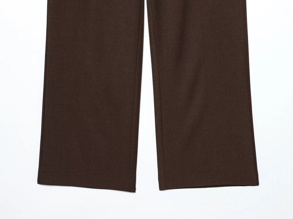 Conjunto Contemporâneo Sem Mangas com Cinto e Calça de Alfaiataria