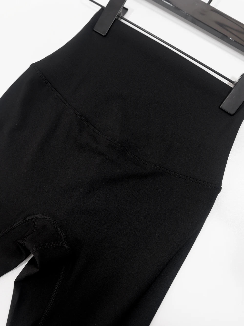 Conjunto Esportivo Feminino com Zíper Dourado e Calça Modeladora