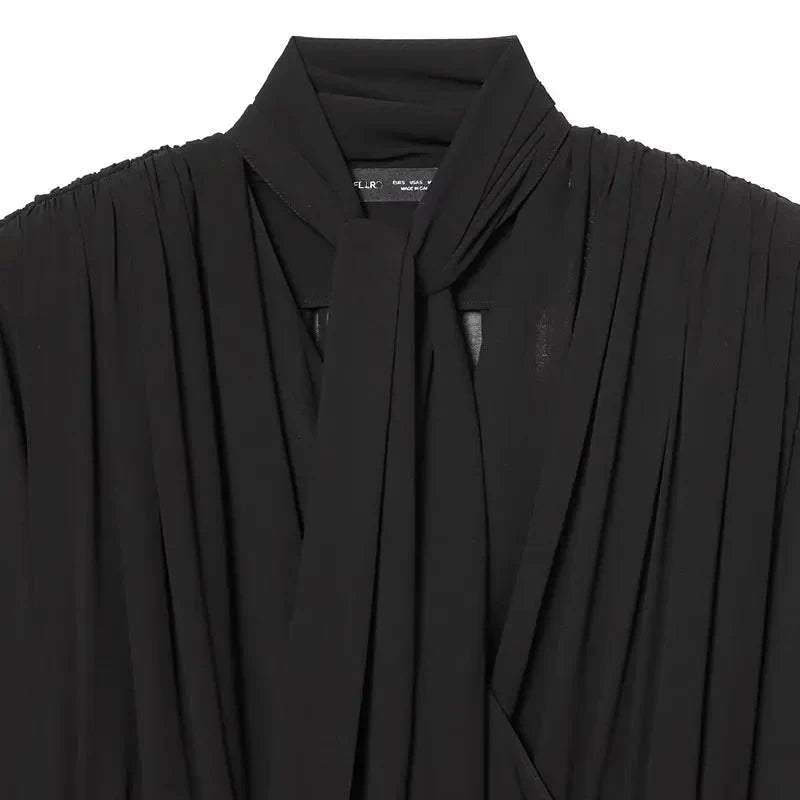 Camisa Preta Fluida Designe Atemporal