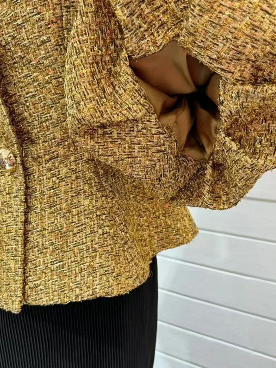 Blazer Estruturado com Mangas Lanterna e Modelagem Acinturada