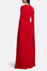 Vestido Longo de Luxo com Capa e Detalhes Reluzentes