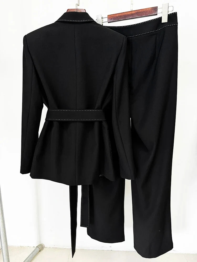 Conjunto de Alfaiataria: Blazer Acinturado com Cinto e Calça Reta