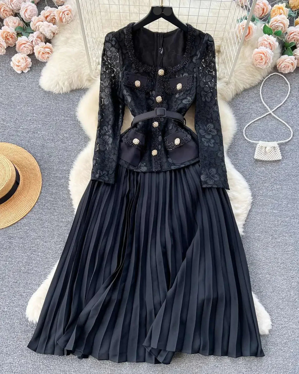 Beatriz | Vestido Longo em Renda com Gola Quadrada e Saia Franzida