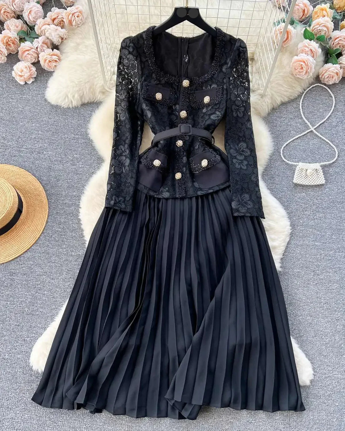 Beatriz | Vestido Longo em Renda com Gola Quadrada e Saia Franzida