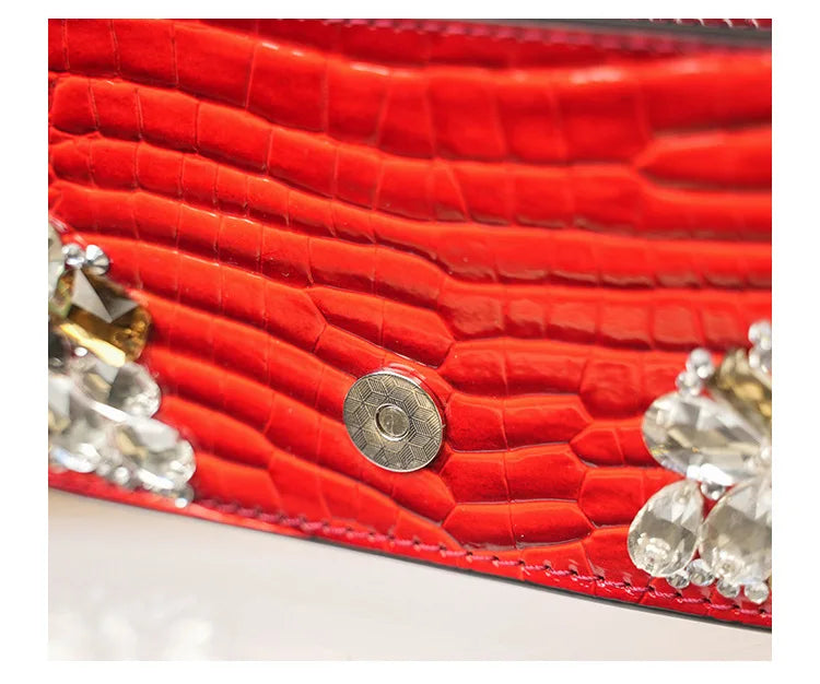 Bolsa Clutch Elegante com Pedrarias Bordadas à Mão