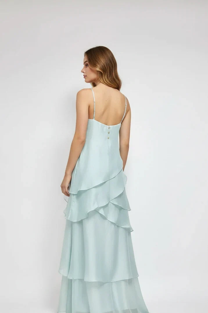 Vestido Longo em Cetim com Babados em Camadas