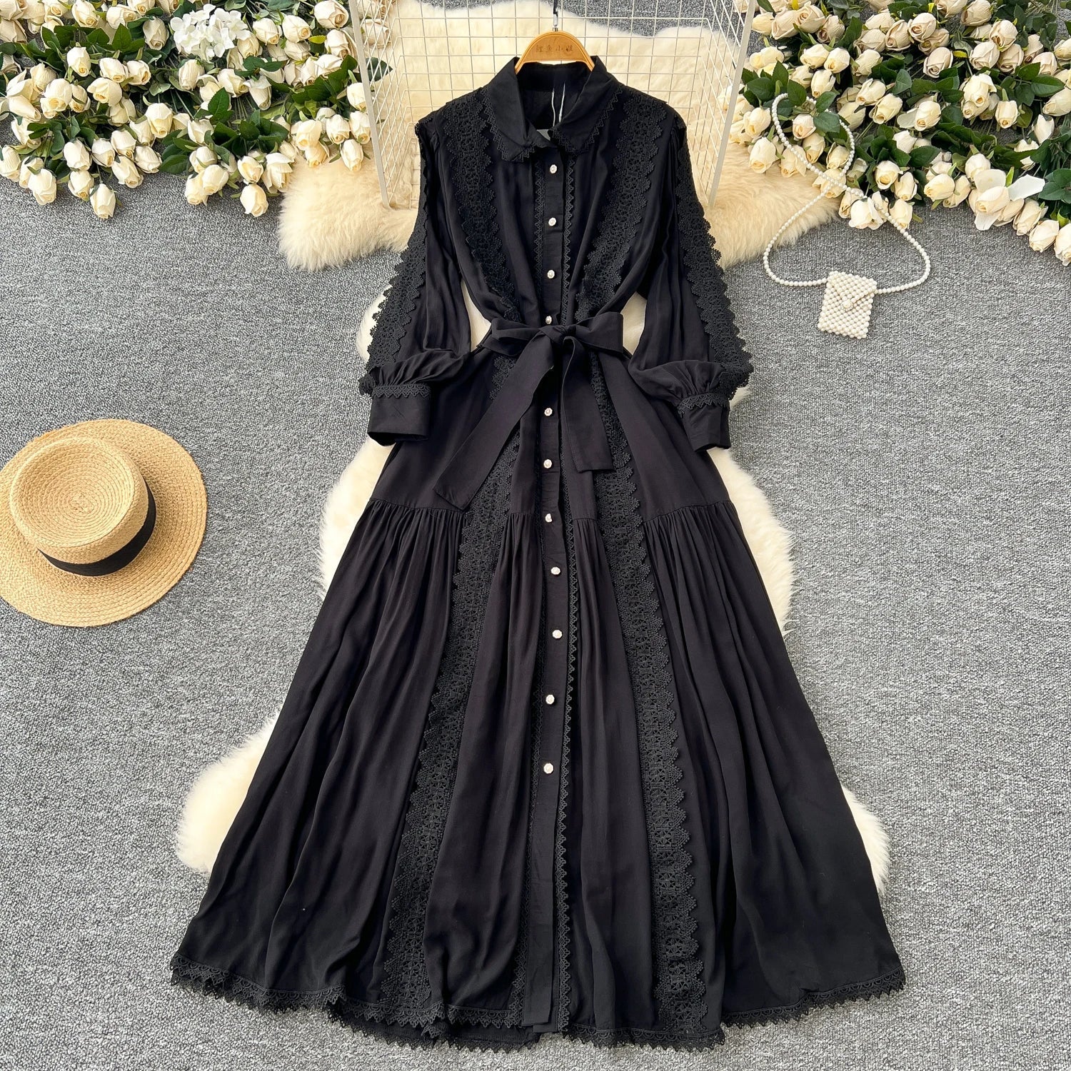 Mariana | Vestido Longo em Renda Patchwork com Botões e Cintura Ajustável