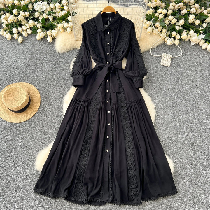 Mariana | Vestido Longo em Renda Patchwork com Botões e Cintura Ajustável