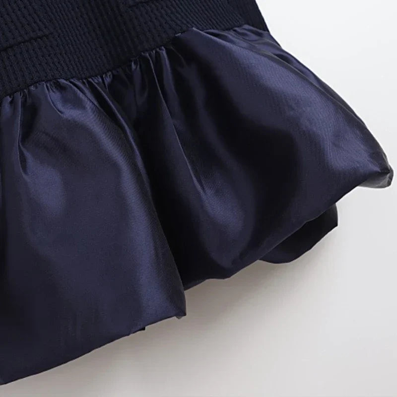 Vestido Mini de Luxo com Detalhes em Renda, Mangas Longas e Saia de Volume