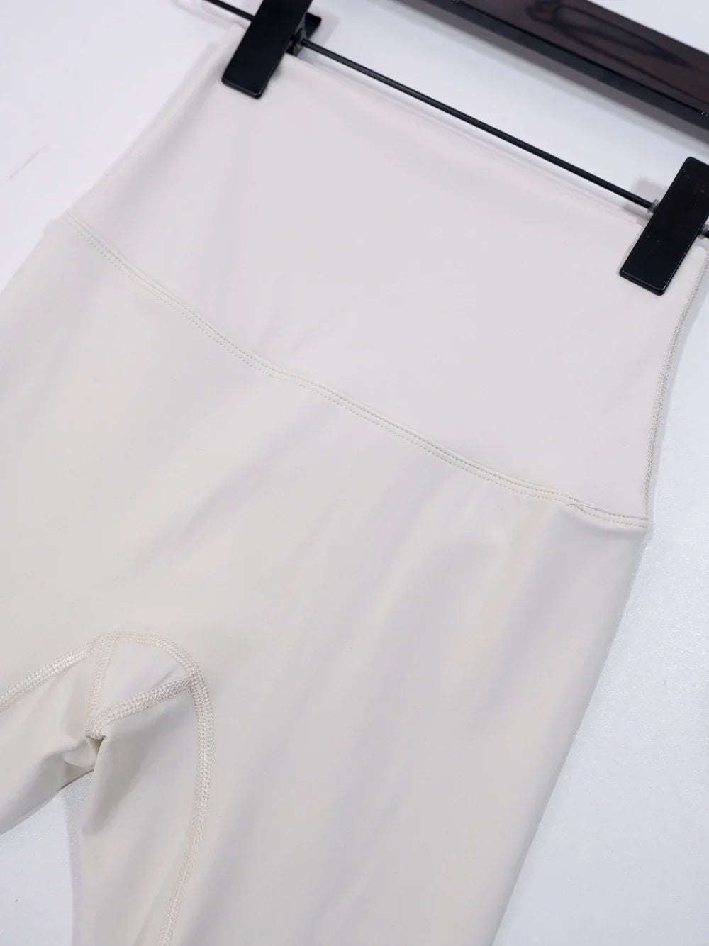 Conjunto Esportivo Feminino com Zíper Dourado e Calça Modeladora
