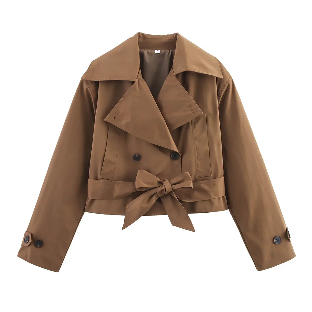 Casaco Escultural Estilo Trench Coat com Abotoamento Cruzado e Cinto