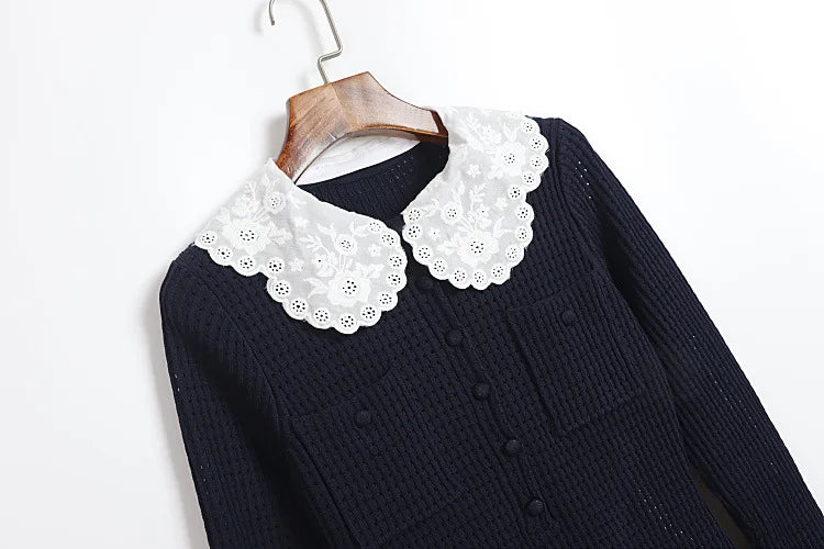 Vestido Mini de Luxo com Detalhes em Renda, Mangas Longas e Saia de Volume