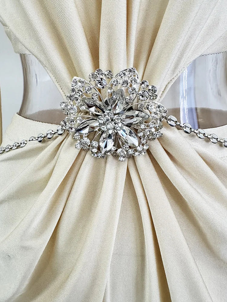 Vestido Longo Detalhes Vazados com Aplicação de Pedrarias e Brilhantes