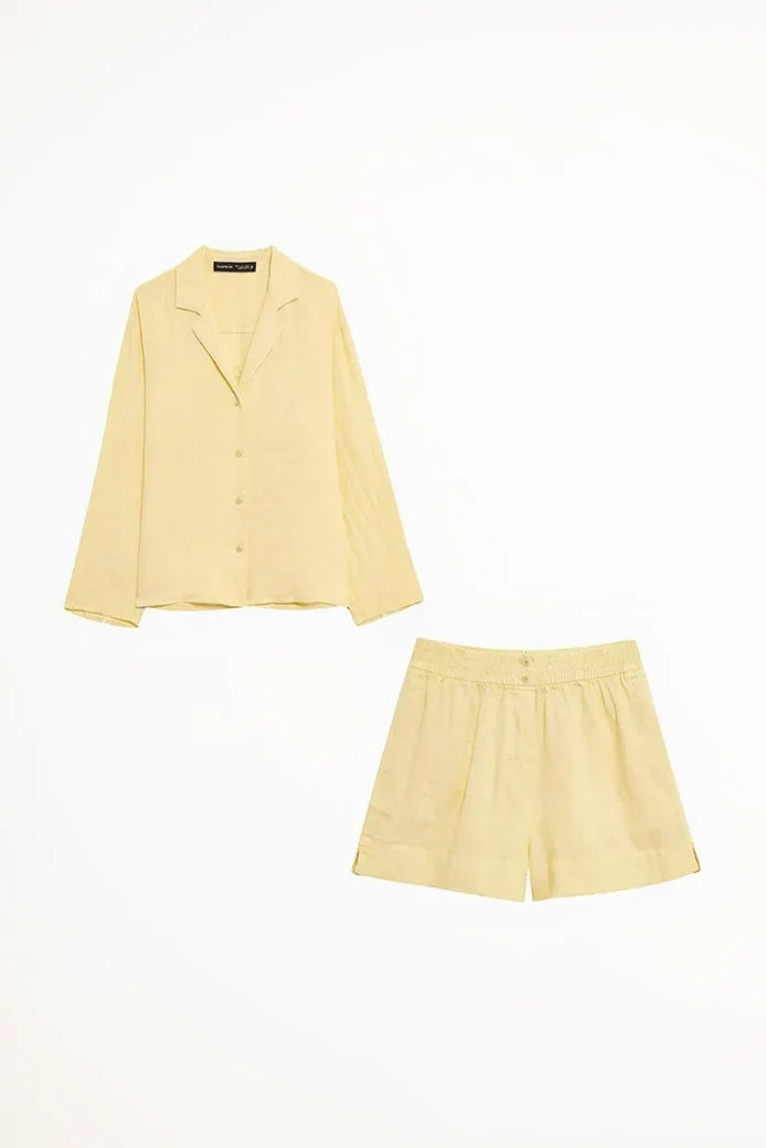 Conjunto Estilo Resort: Camisa Oversized e Short Curto com Bolsos