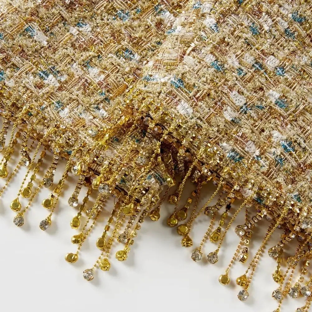 Blazer Curto Dourado em Alfaiataria de Tweed – Elegância e Autoridade