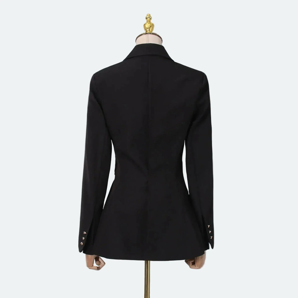 Blazer de Alfaiataria e Detalhe de Fivela Lateral - Modelagem Acinturada e Sofisticada