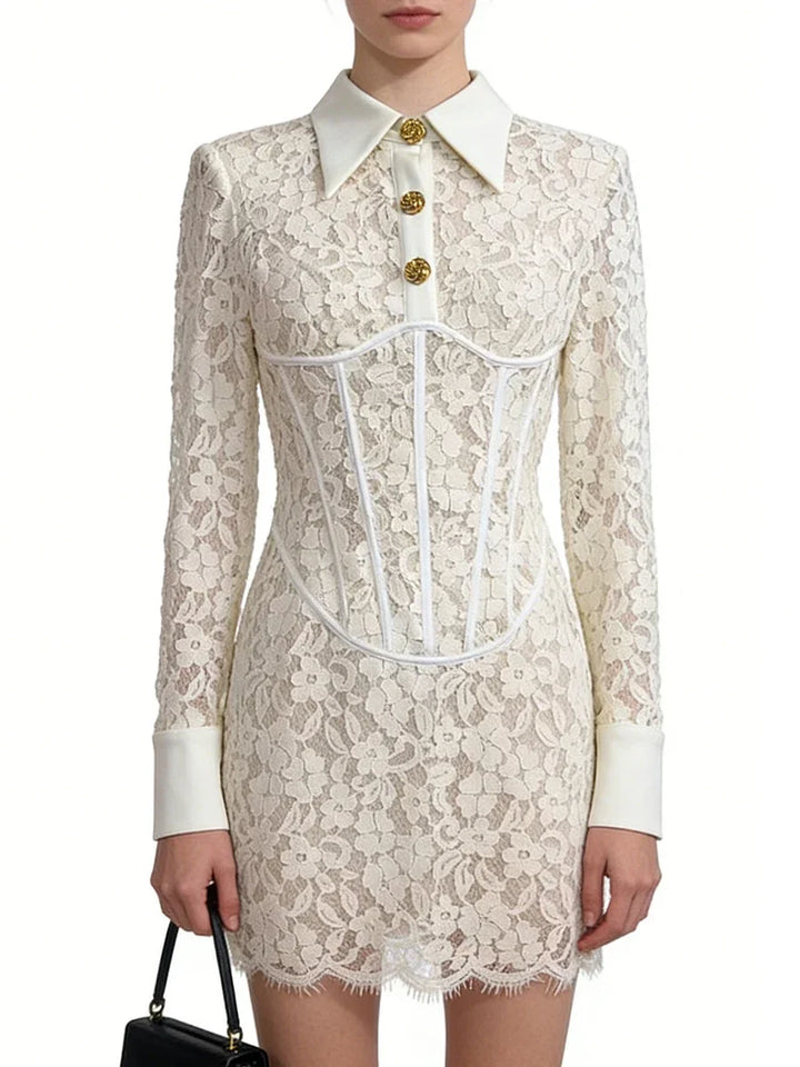 Vestido Curto Renda, Cintura Alta e Modelagem Modeladora com Gola