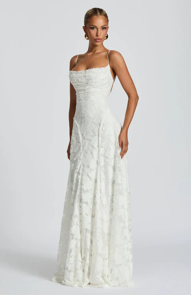 Madalena | Vestido Longo Bordô em Renda com Alças Finas e Corte Evasê