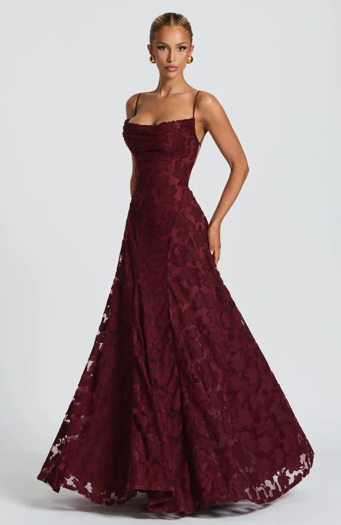 Madalena | Vestido Longo Bordô em Renda com Alças Finas e Corte Evasê