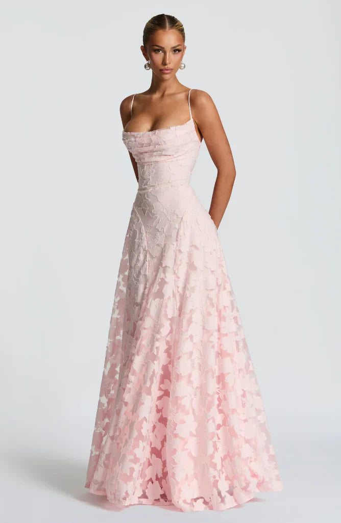 Madalena | Vestido Longo Bordô em Renda com Alças Finas e Corte Evasê