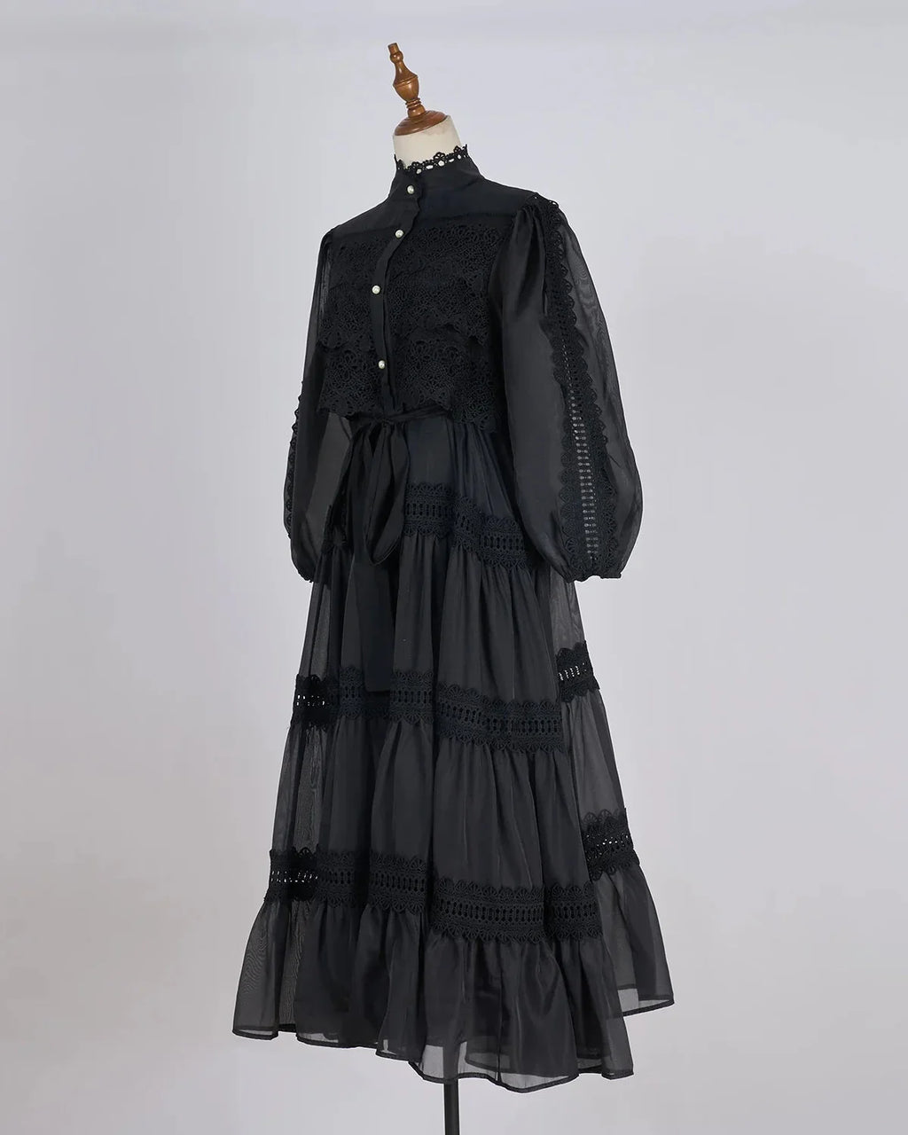 Valentina | Vestido Longo em Renda Artesanal com Aplicação de Pérolas